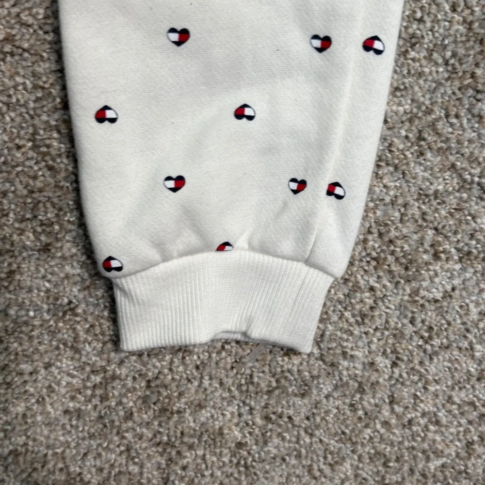 Tommy Hilfiger Sweatpants Girls Size 6 White Heart Print Joggers Elastic Waist